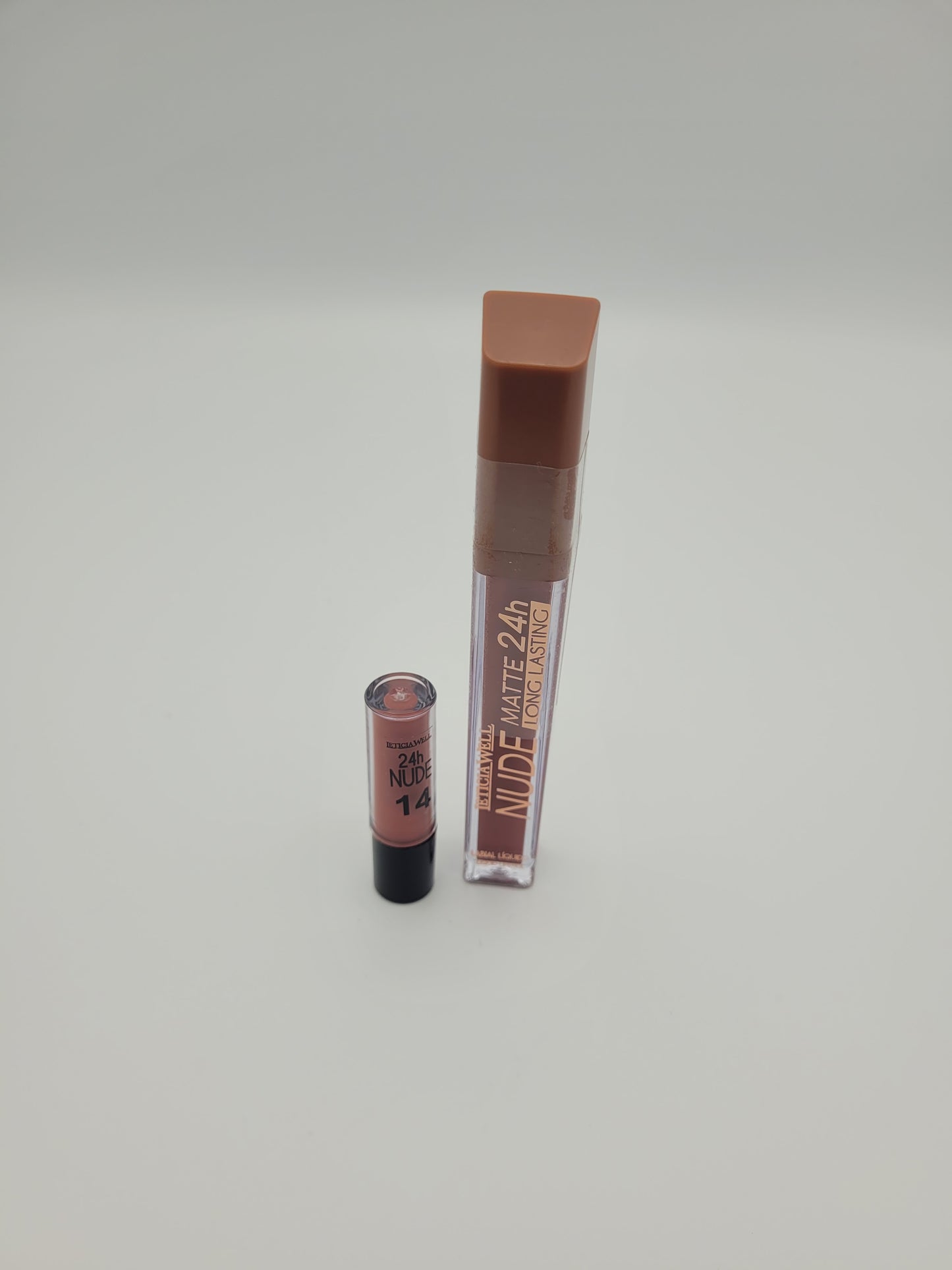 rouge à levres nude matte 24h leticia well n°14