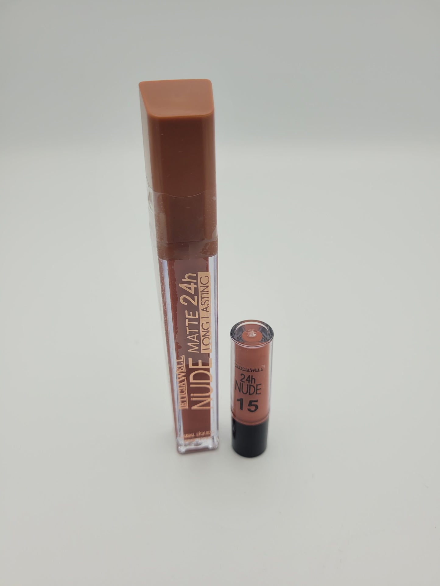 rouge à lèvres nude matte 24h leticia well n°15