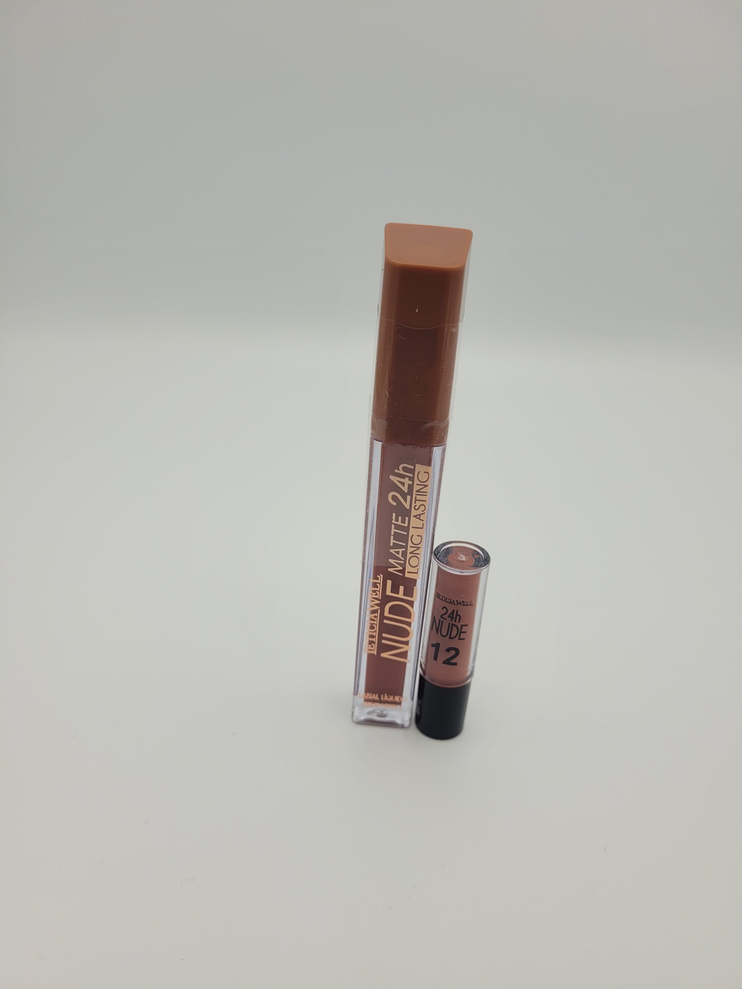 rouge à lèvres nude matte 24h leticia well n°12