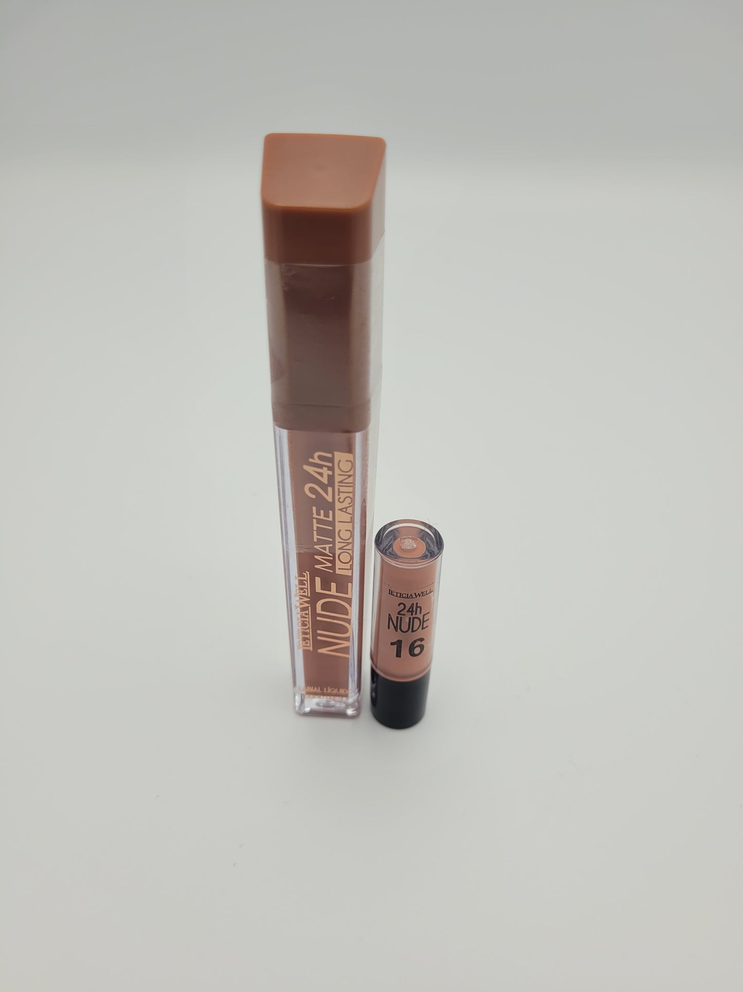 rouge à lèvres nude matte 24h leticia well n°16